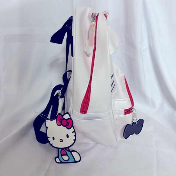 Hello Kitty faux leather white med back pack - Picture 2 of 3